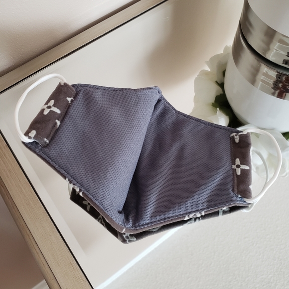 Designer Face Mask 🤍 - Picture 3 of 5